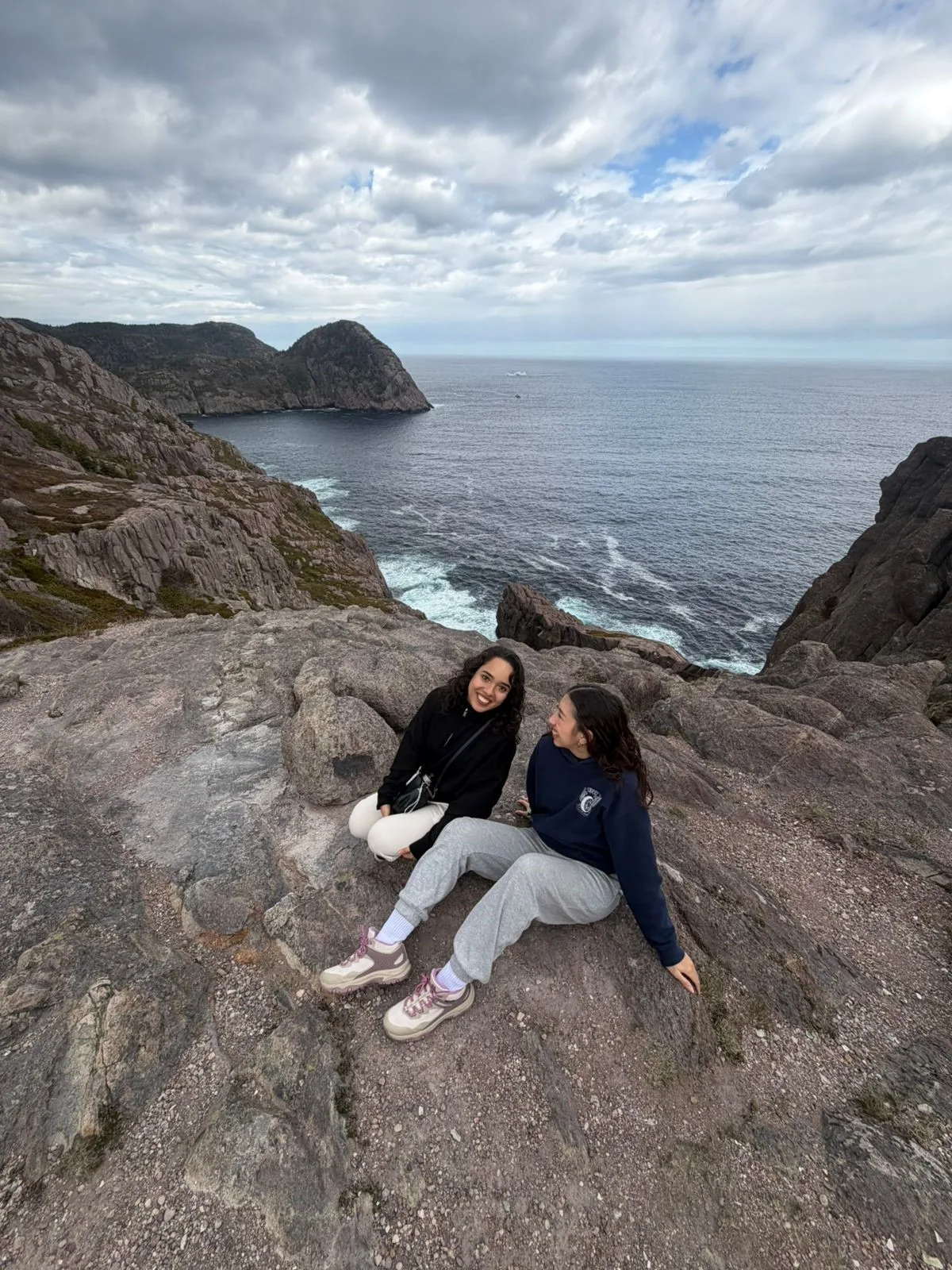 Welcome to the CARES Lab, Mariela and Sara!